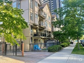 Building Photo - 10289 133 St