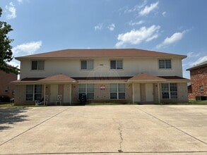 Building Photo - 1911 Monte Carlo Ln