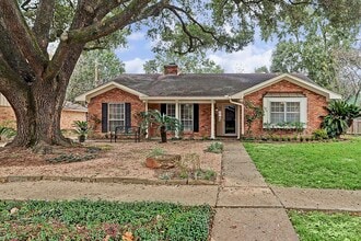 Building Photo - 1070 Curtin St