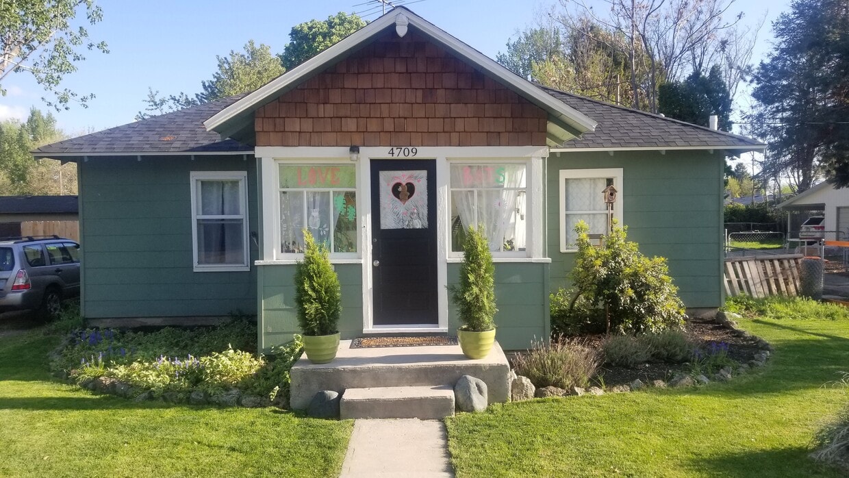 Primary Photo - 4709 W Irving St