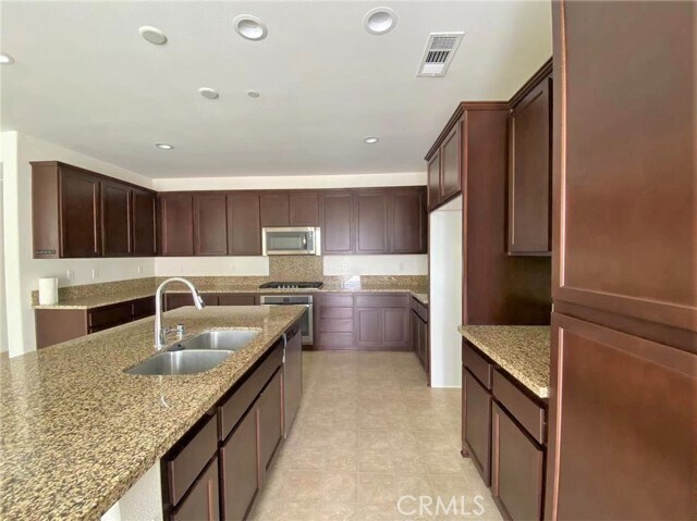 Foto del edificio - 8820 Kings Canyon St