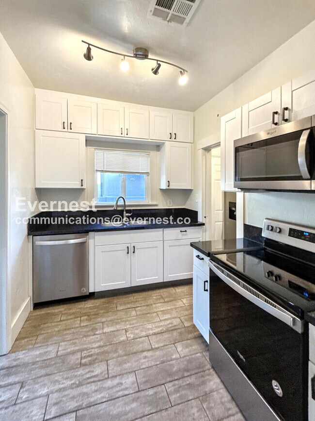 Foto del edificio - 934 E 7th St