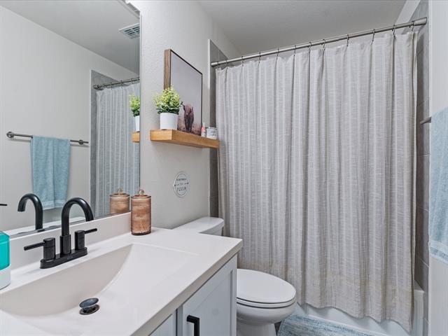 Foto del edificio - 6202 Halton Dr.