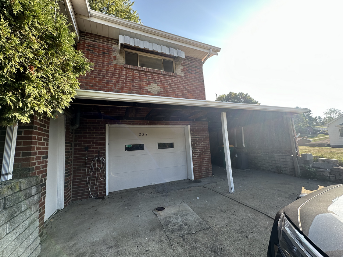 Garage parking - 223 McClelland Rd