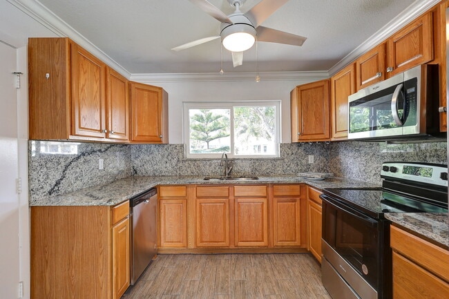 Building Photo - 1612 SE Cascella Ct