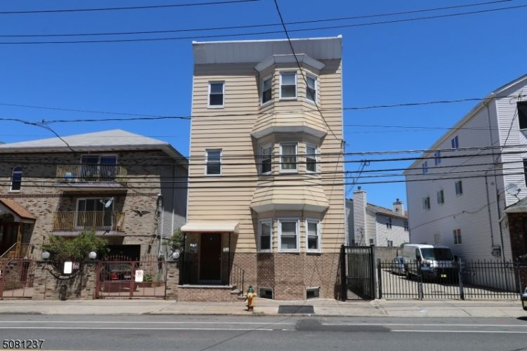 Building Photo - 326 Ferry St