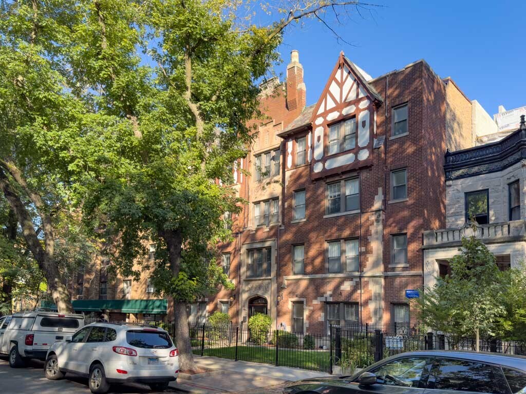 Primary Photo - 653 W Wrightwood Ave