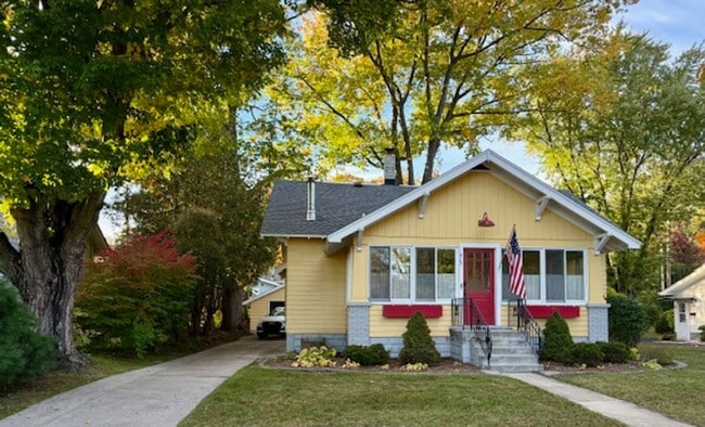 Building Photo - Fully-Furnished Retreat in the Heart of Su...