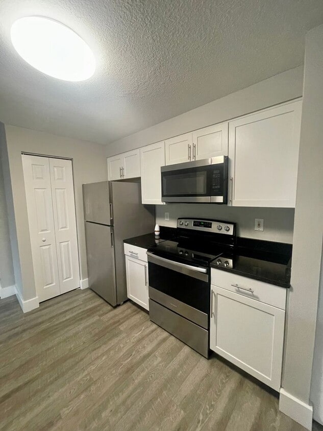 Primary Photo - 1 Bedroom / 1 Bath Condo in Gated Community.