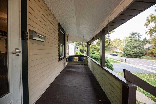 Building Photo - 9438 Tennyson Ave