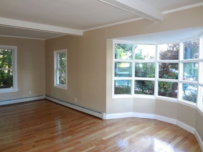 Foto del edificio - 1800 sqft 4-bed/1.5-bath Single Family Hom...