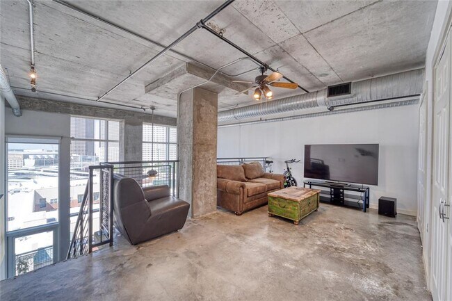 Building Photo - 2 Bedroom in Houston, TX 77002