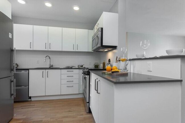 Photo du bâtiment - 2400 Bathurst St