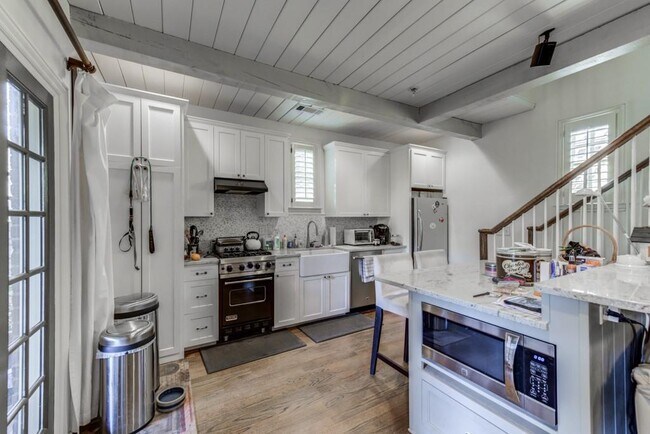 Building Photo - 965 N Ormewood Park Dr