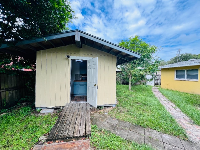 Foto del edificio - 1821 Meridel Ave
