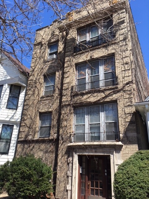 Building Photo - 3643 N Hermitage Ave