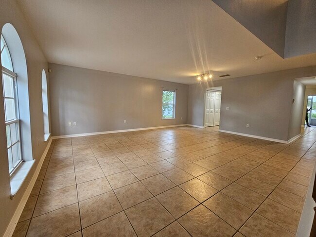 Foto del edificio - Remodeled 4/3.5 Two-story Home for Rent!