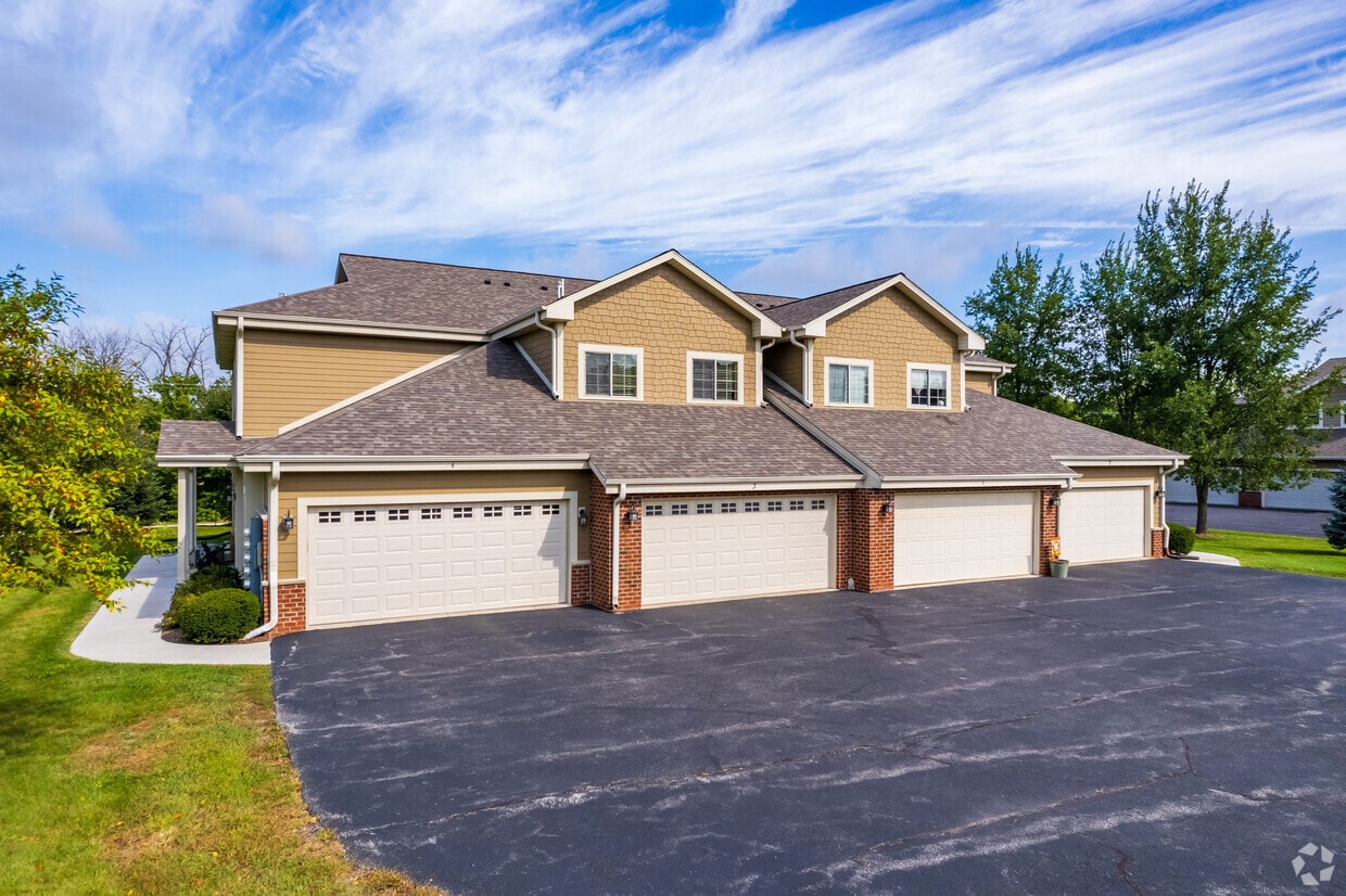 1939 N Waterville Rd, Oconomowoc, WI 53066 Apartments in Oconomowoc