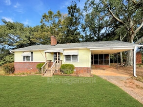 Building Photo - 237 Oak Rd