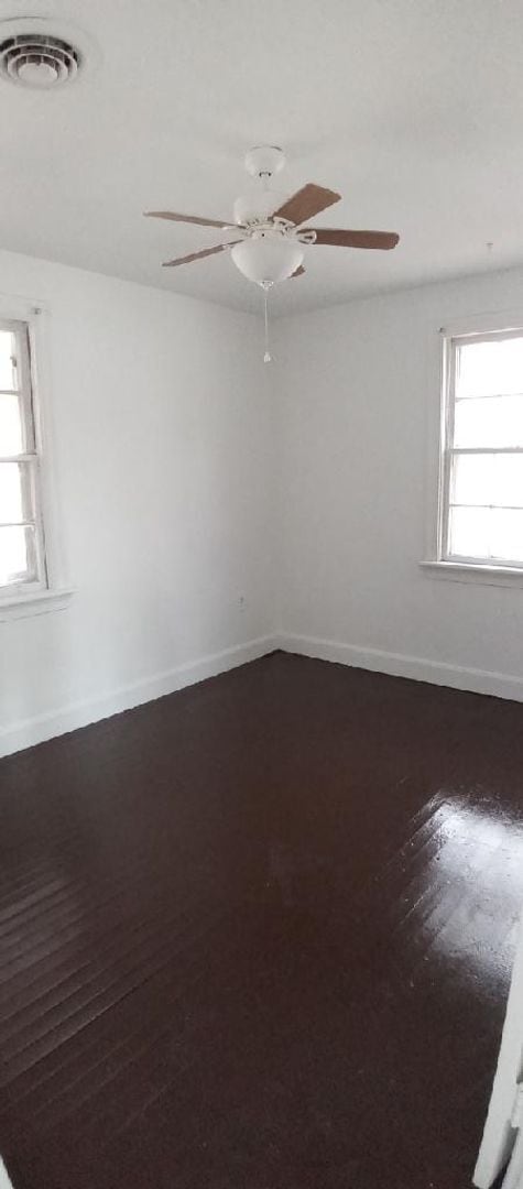 Building Photo - 2 Bedroom 1 Bath Available to Rent for $79...