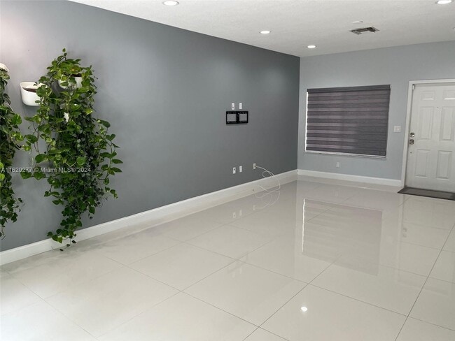 Building Photo - 7636 S Stonecreek Cir