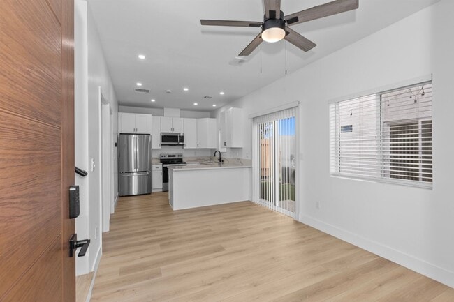 Building Photo - Fire pit!