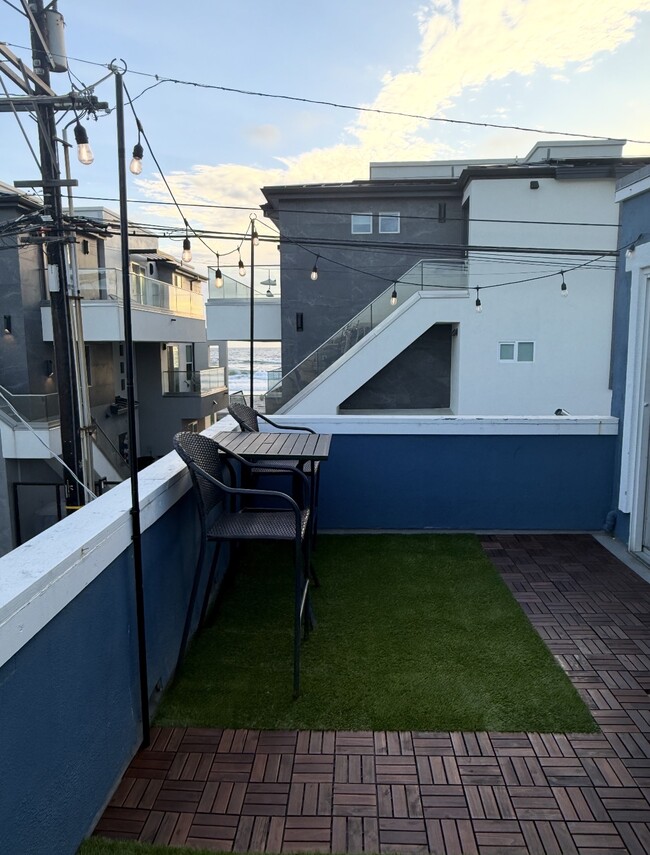 Building Photo - 3747 Strandway