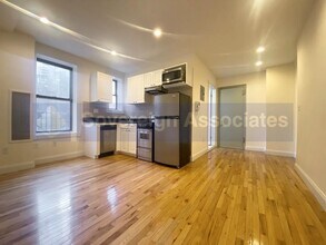 Building Photo - 250 W 99th St