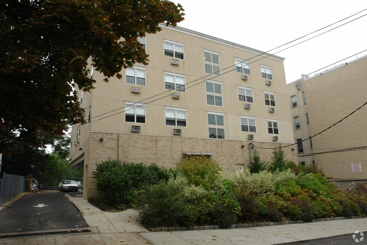 Building Photo - 97 Bruce Ave