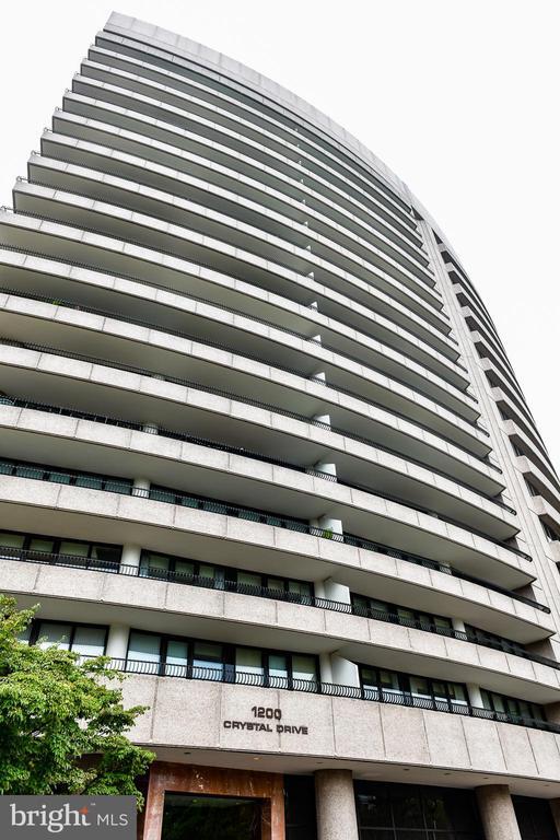 Foto del edificio - 1200 Crystal Dr
