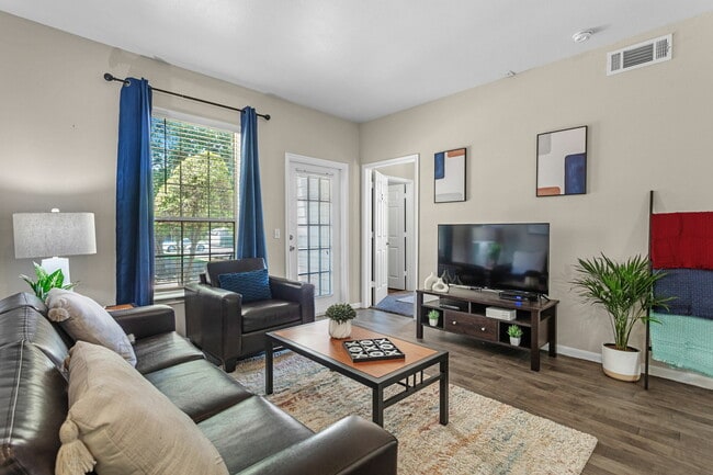 Living Area - The 2900
