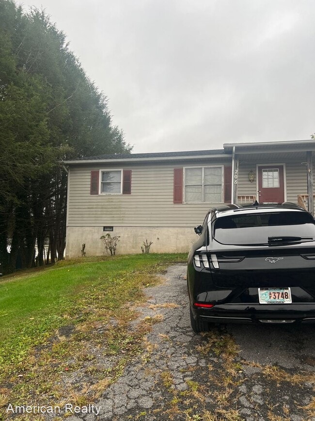 Building Photo - 2 br, 1 bath House - 208 hill drive