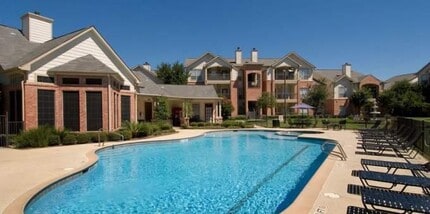 Building Photo - 1011 Village Square Dr