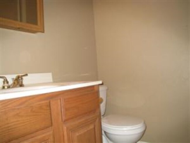 Building Photo - 906 Cedar Ter