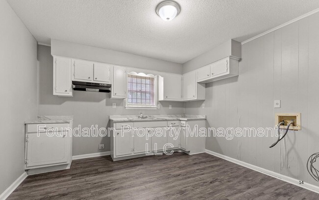 Building Photo - 3844 Brookmeade St