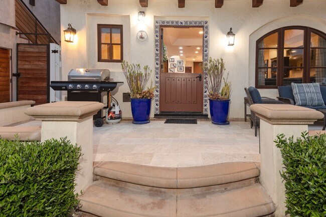 Foto del edificio - Newport Beach Balboa Peninsula Beach House with Rooftop Deck | Weekly & 30+ Night Stays
