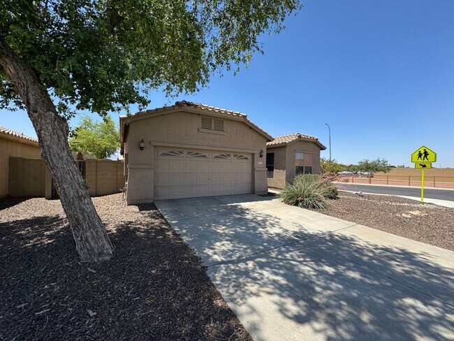 Foto del edificio - NEW PAINT, NEW CARPET Spacious 3 bedroom p...