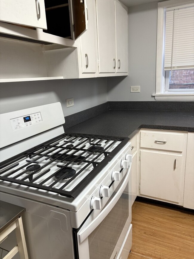 Foto del edificio - 16 W Terrace St