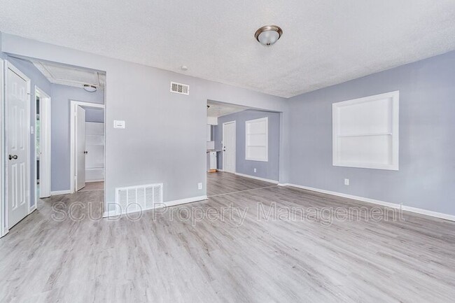 Building Photo - 1502 E 72nd St