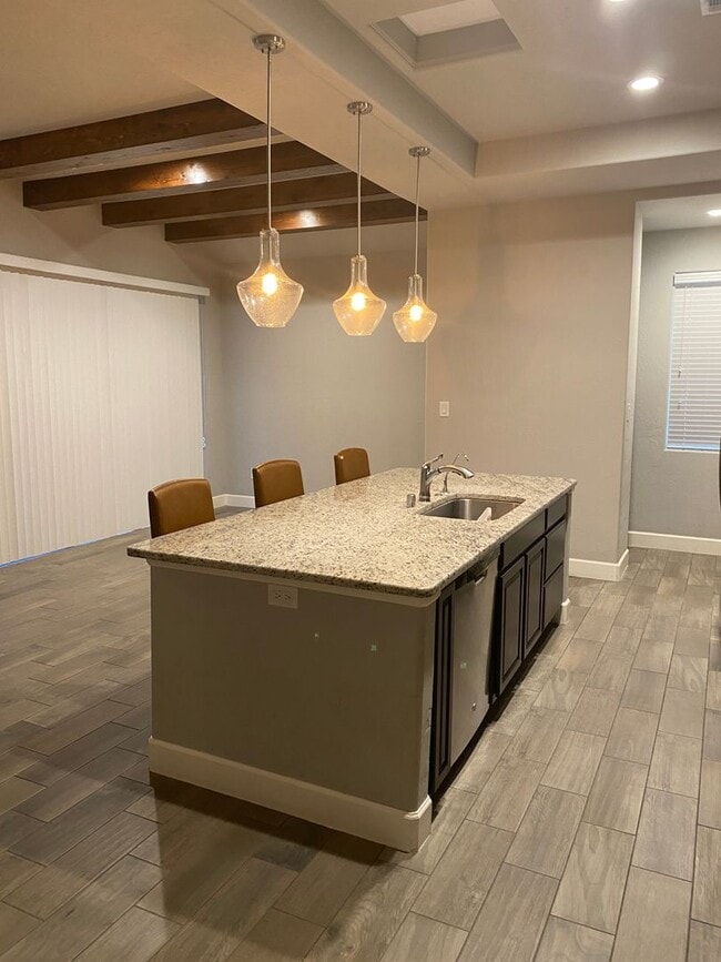 Building Photo - Pet friendly home with stainless steel app...