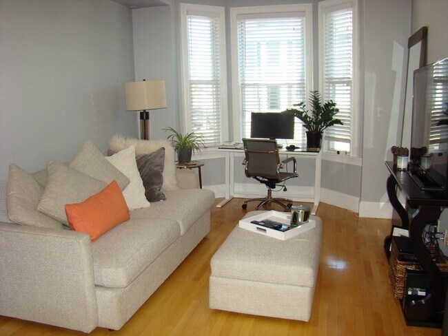 Foto del edificio - 571 E Broadway