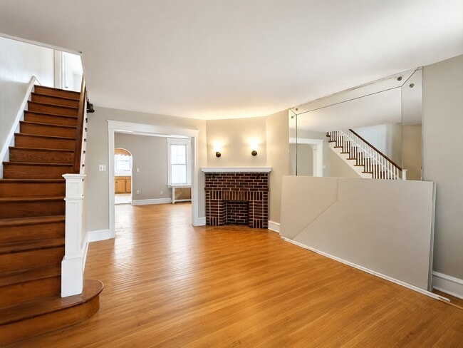 Building Photo - 409 N Daggett St