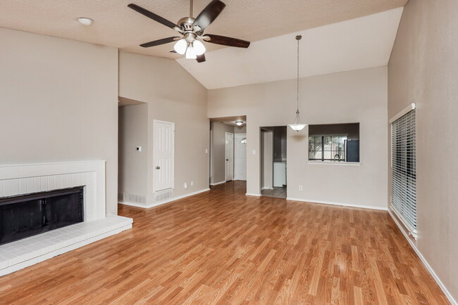 Building Photo - 236 Sunset Dr