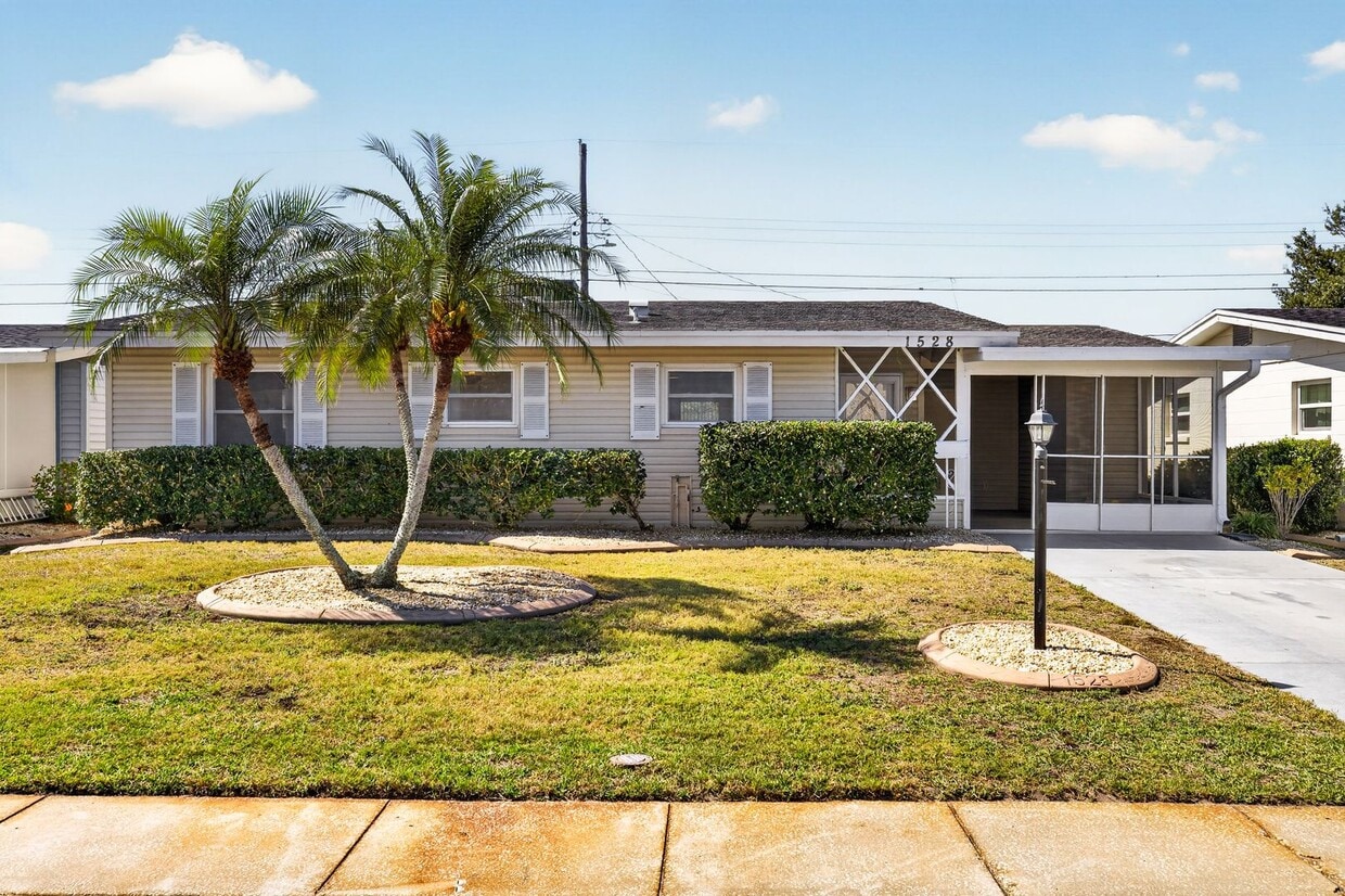 FULLY RENOVATED 2 BEDROOM WITH HUGE BONUS ROOM! - COMING SOON! FULLY RENOVATED 2 BEDROOM IN SUN CITY!