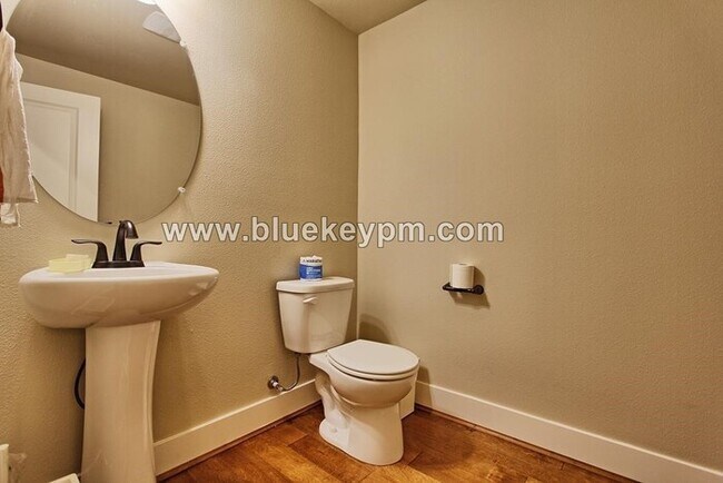 Foto del edificio - 4 Bed 3 Bath Home in Bethany Across From B...
