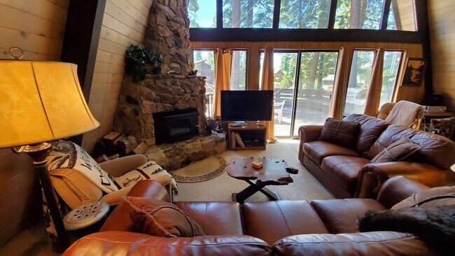 Foto del edificio - Spacious and Bright Cottage on Quiet Cul-d...