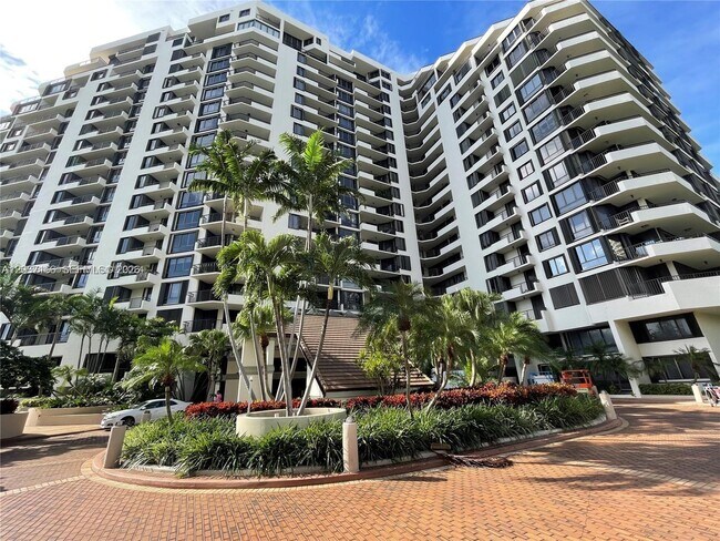 Building Photo - 520 Brickell Key Dr