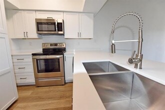 Building Photo - 3701 Cedarplaza Ln