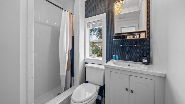 Foto del edificio - 720 1/2 West Woodlawn Avenue-ID1271928P