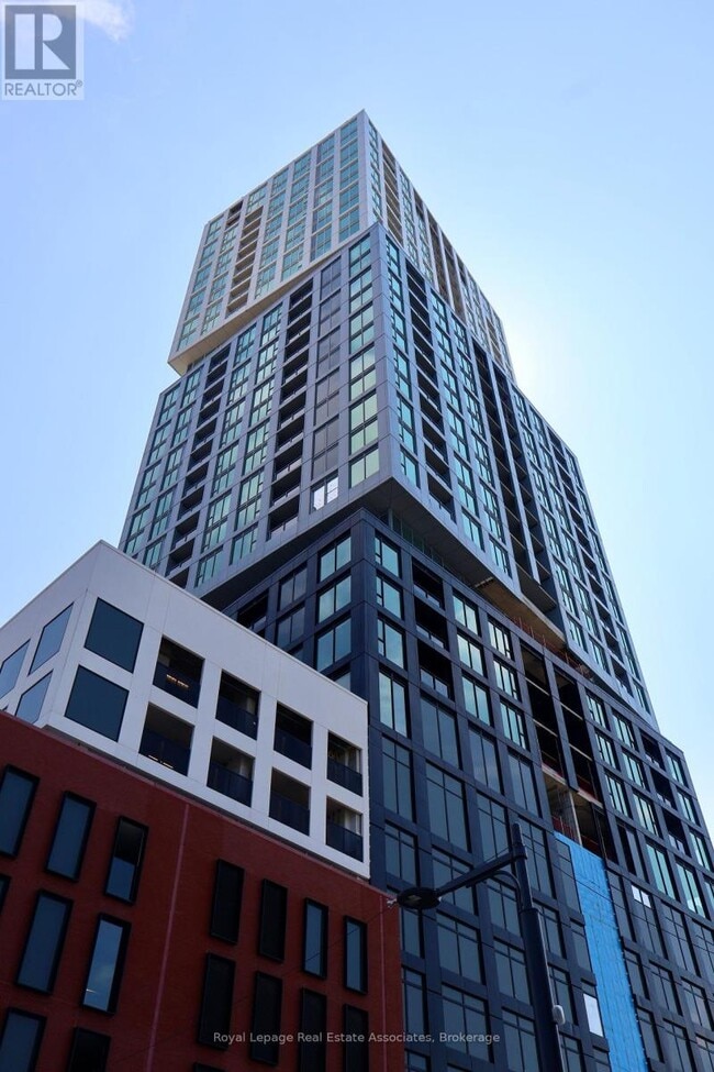 Building Photo - 39-2639 Mary St